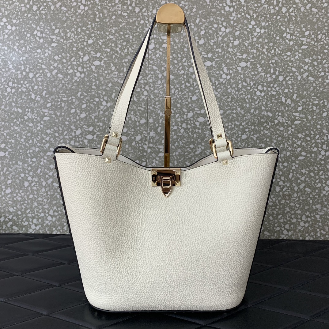 Valentino Garavani Rockstud Shoulder Bag in Ivory Grainy Calfskin